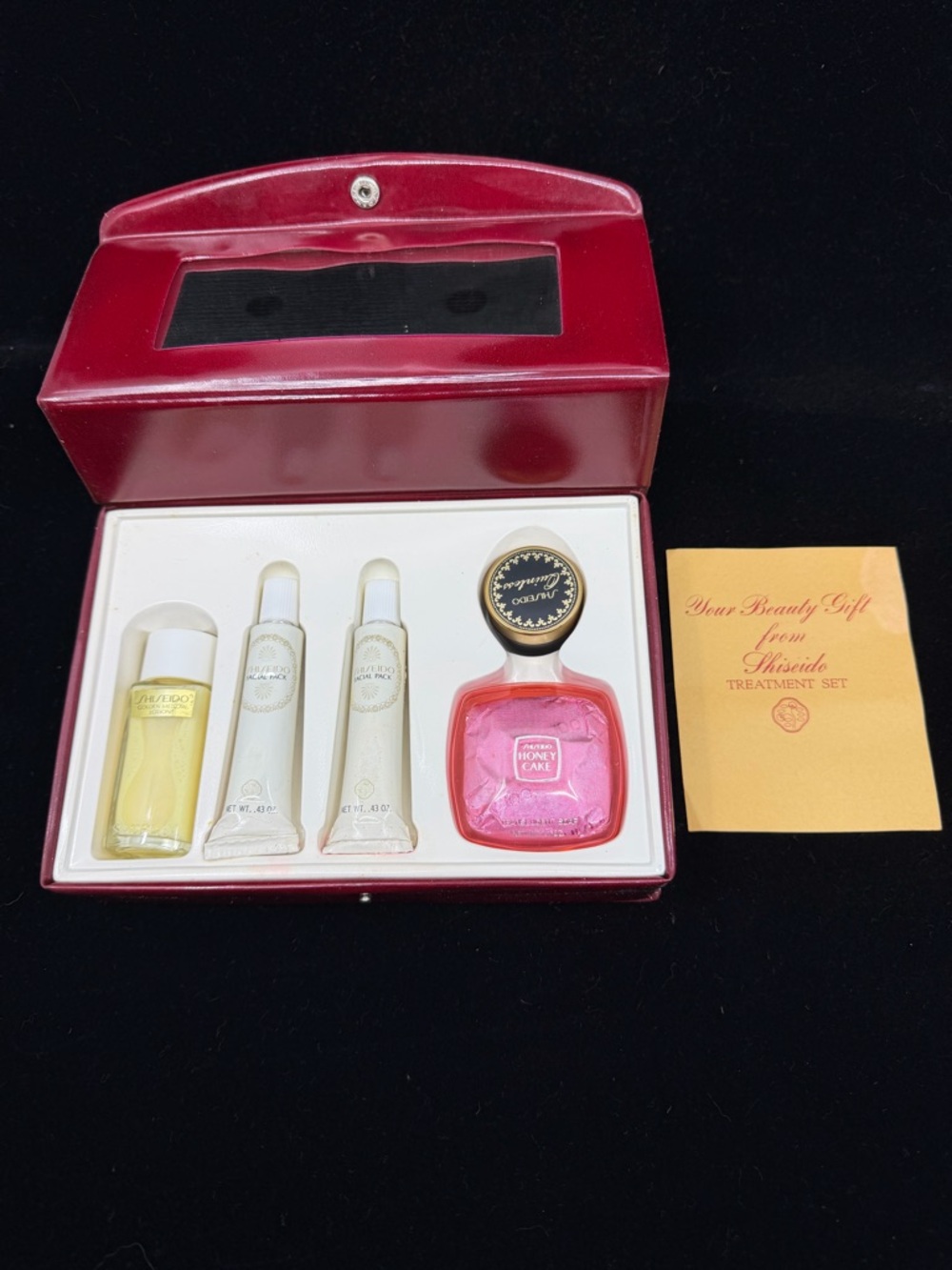 NOS vintage Shiseido skin care set in original Case